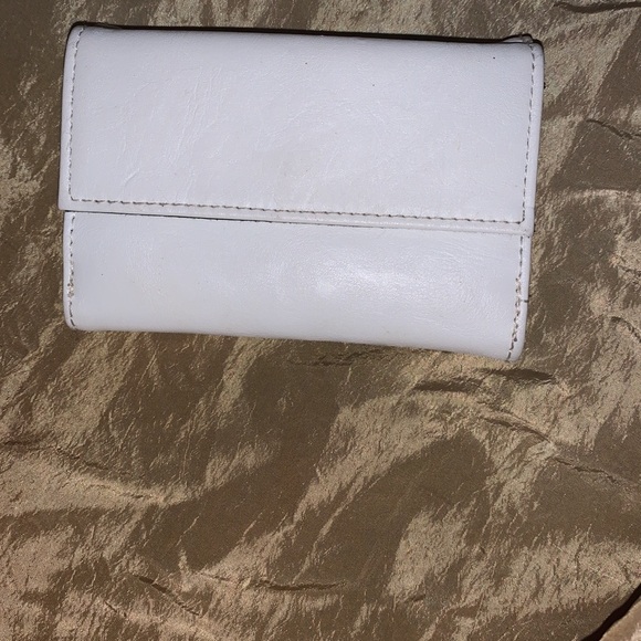 Vintage Volcom wallet.Rare find,Pre-loved, excellent condition,but some chafing - Picture 2 of 10